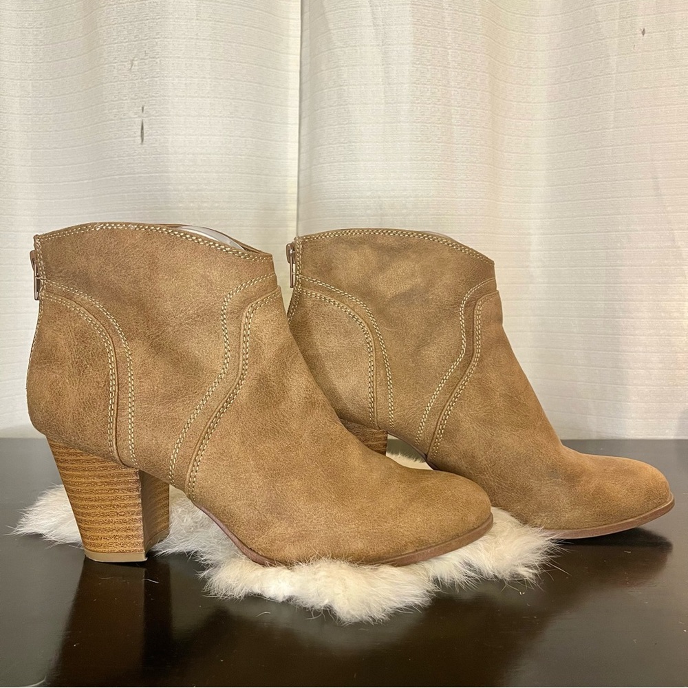 Fergalicious ‘Clayton’ Brown Vegan Suede Western Booties Size 9M